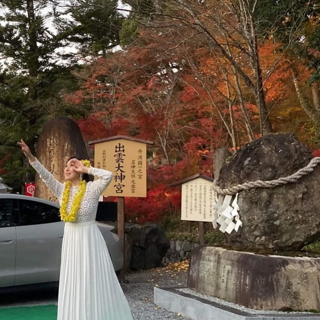 紅葉ライトアップフラショー